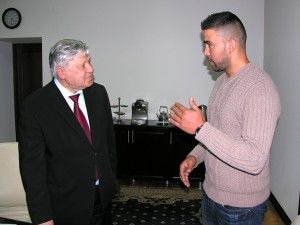 Revenit la Alma Mater, un absolvent internațional îşi exprimă gratitudinea faţă de profesori Revenit la Alma Mater, un absolvent internațional îşi exprimă gratitudinea faţă de profesori