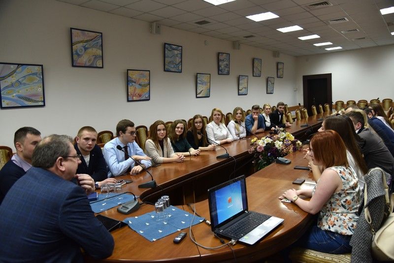 Mediciniști din Cernăuți la USMF „Nicolae Testemițanu” Mediciniști din Cernăuți la USMF „Nicolae Testemițanu”